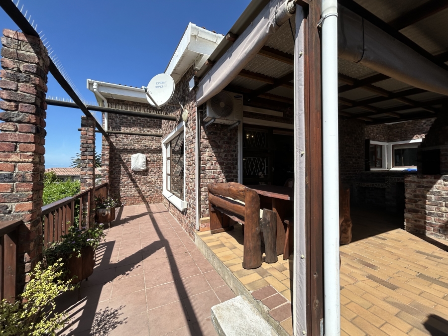 4 Bedroom Property for Sale in Wavecrest Eastern Cape